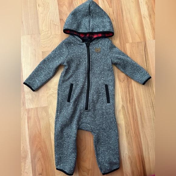 Bundle of Four Onesies in Various Sizes - Picture 11 of 12